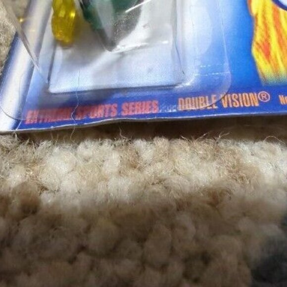 2001 Hot Wheels Extreme Sports Series Double Vision No. 2/4 Collector #082. - Picture 5 of 11